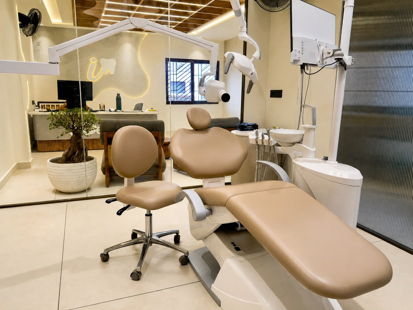 Modern iDental treatment room and dental chair